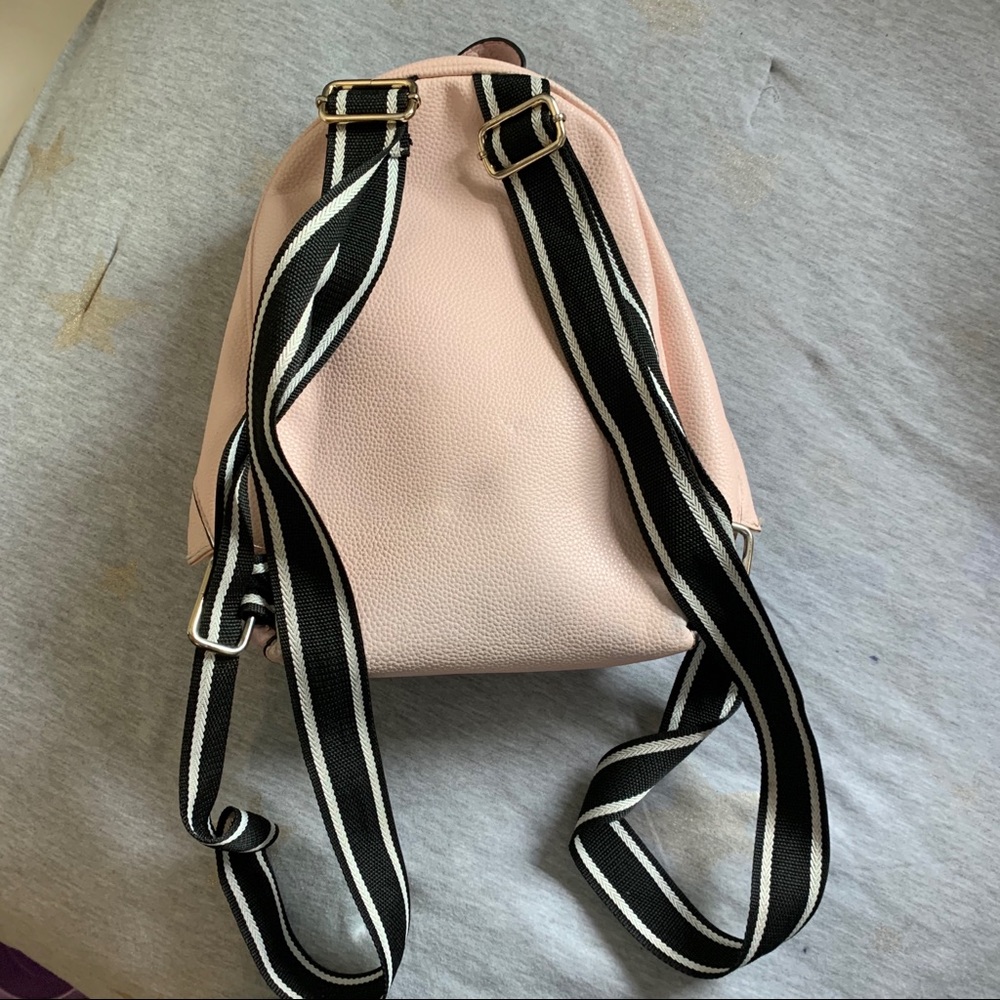 ✨MINI PINK BACKPACK ✨ - Picture 2 of 3